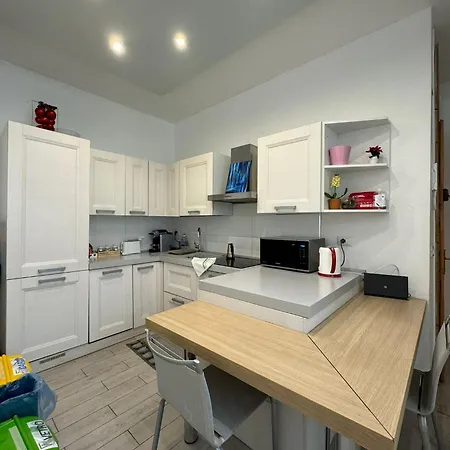 Modern With Private Bathroom 2* Trento